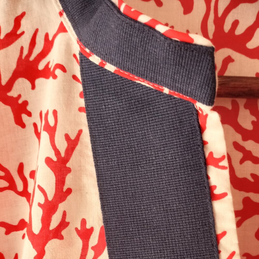 'French Curve' Size L Long Sleeve Tunic Coral design NWOT - Picture 4 of 13